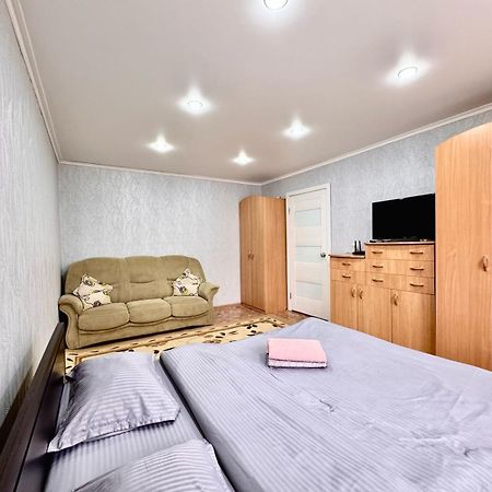 В Центре Павлодара Светлая Квартира Extérieur photo