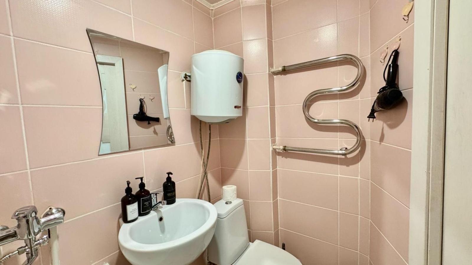 В Центре Павлодара Светлая Квартира Extérieur photo