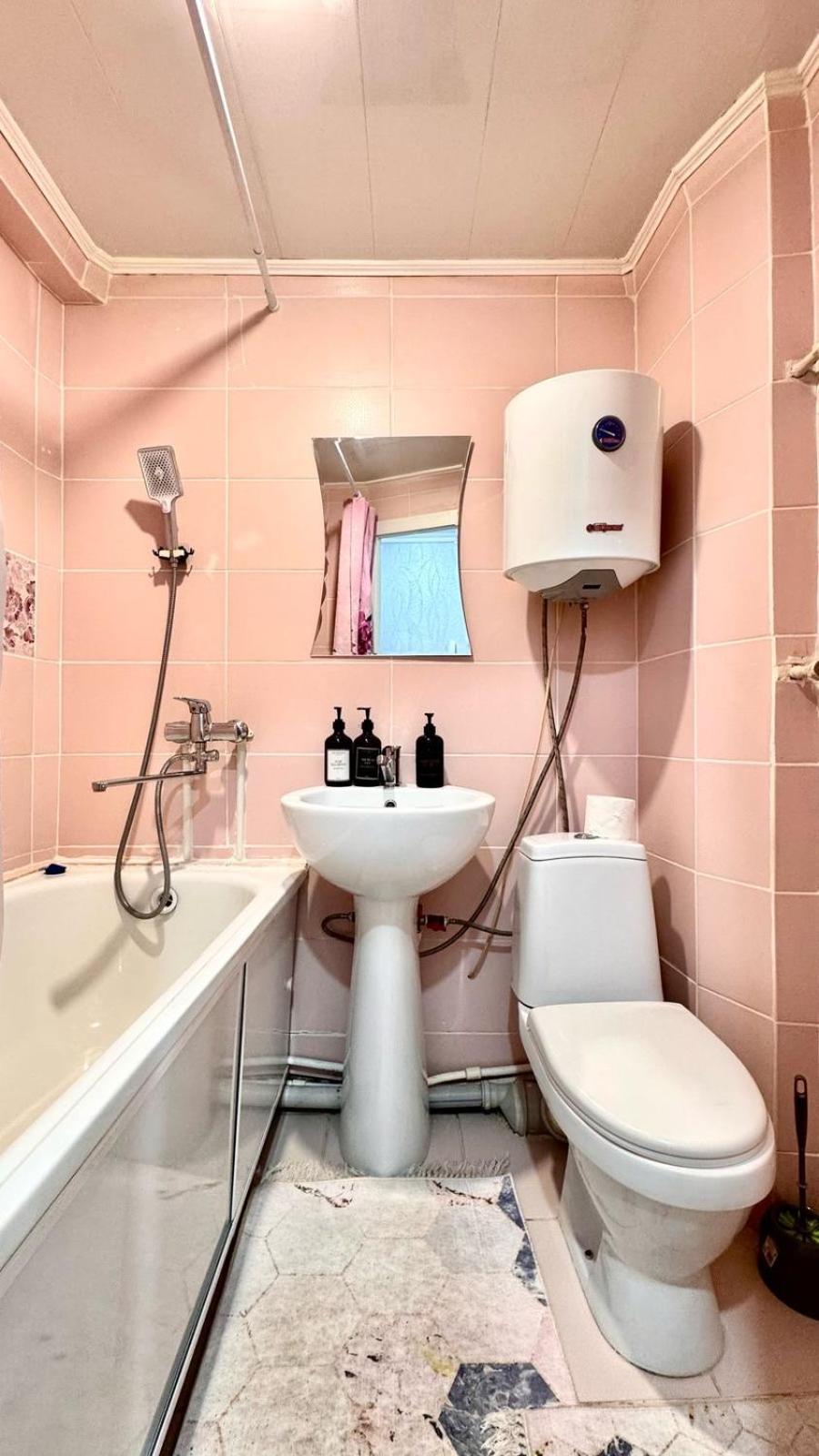 В Центре Павлодара Светлая Квартира Extérieur photo