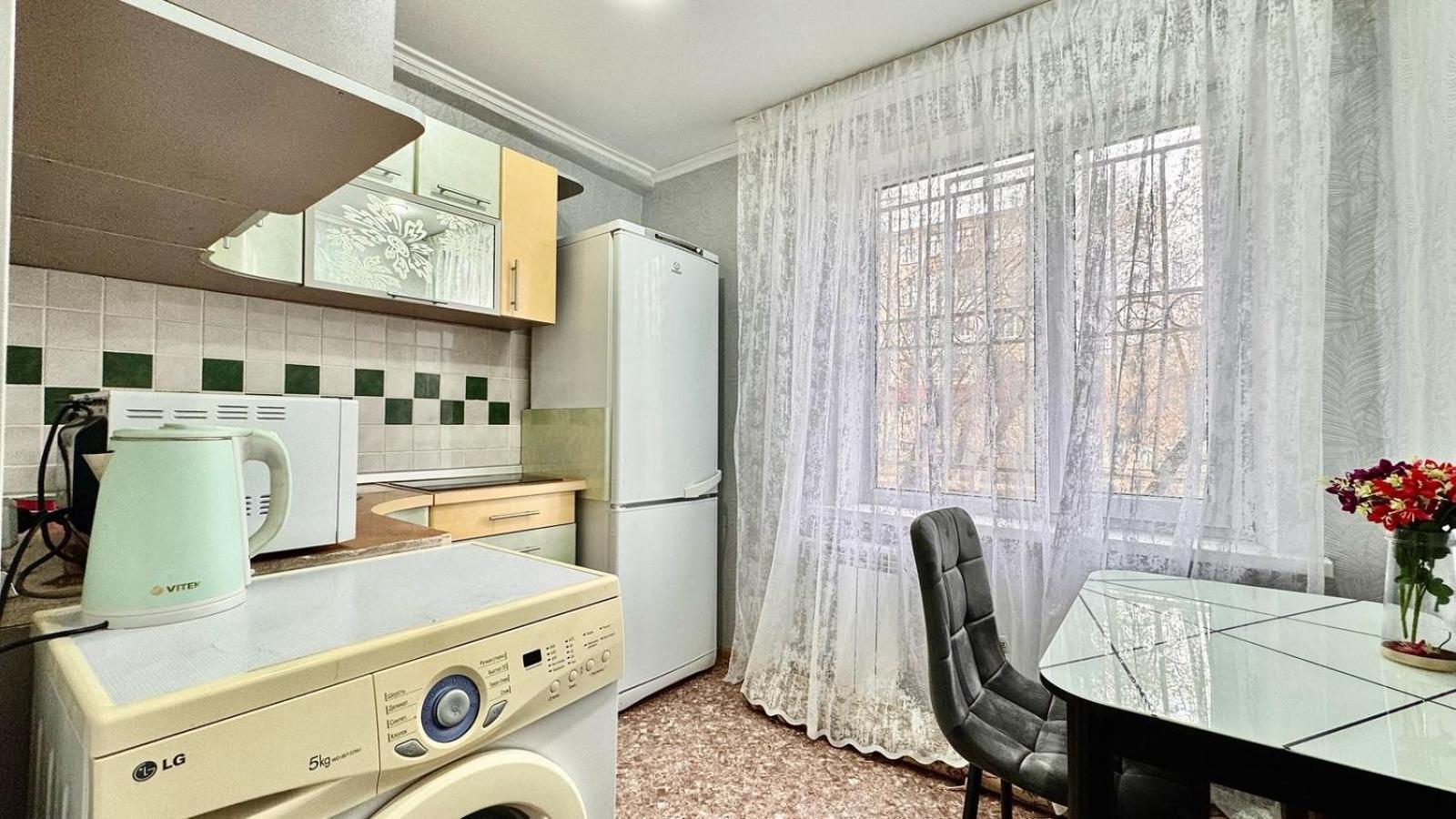 В Центре Павлодара Светлая Квартира Extérieur photo