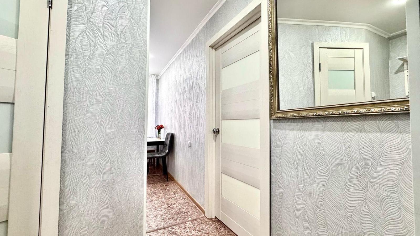 В Центре Павлодара Светлая Квартира Extérieur photo