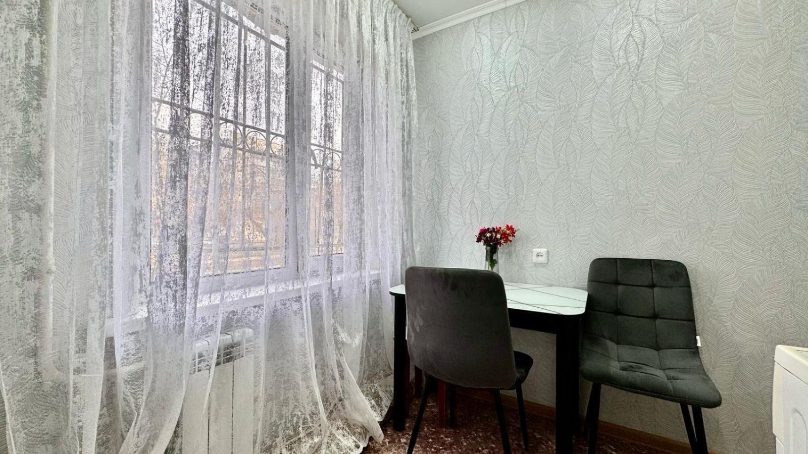 В Центре Павлодара Светлая Квартира Extérieur photo